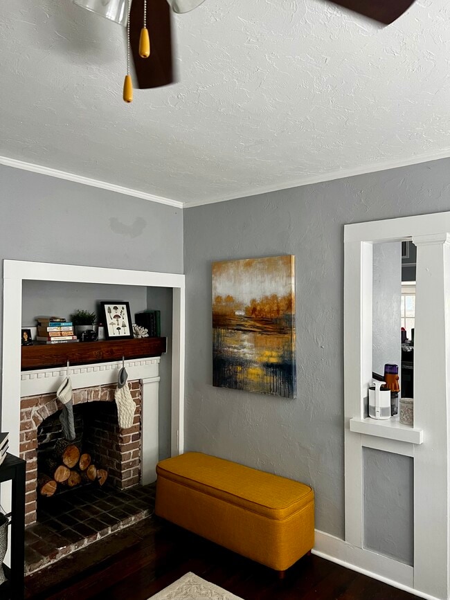 Photo - 1533 Hough St