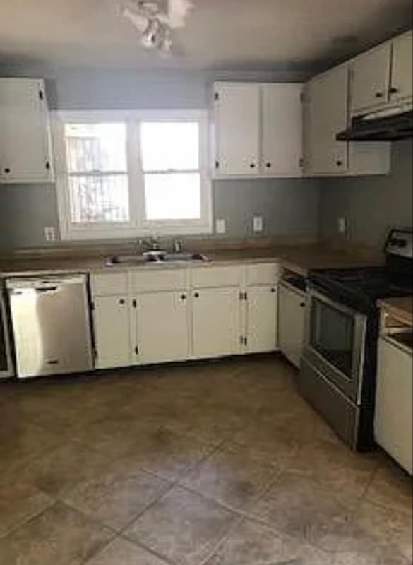 Photo - 955 Deckner Ave SW