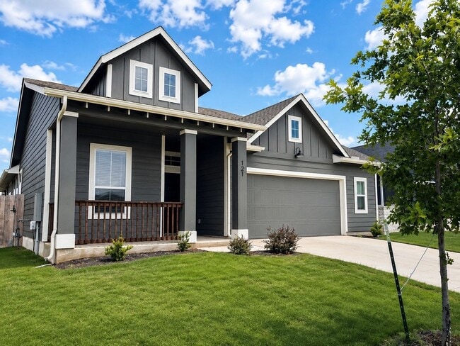 Photo - Beautiful 3 Bedroom Home + Study in Paramount