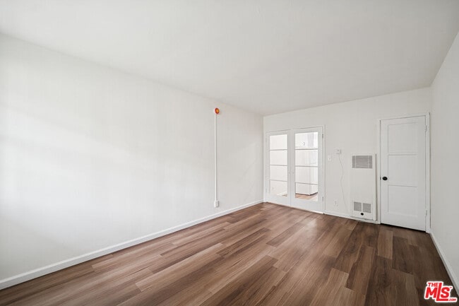 Building Photo - 4010 Los Feliz Blvd Unit 3