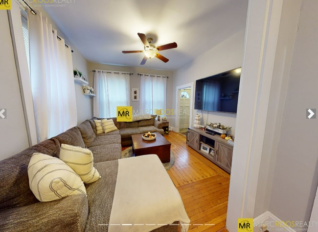 Photo - 208 Banks St