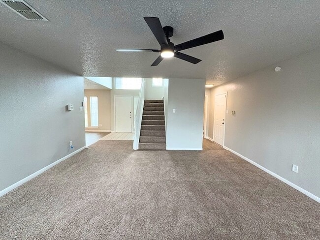 Photo - 704 Inglewood Trail
