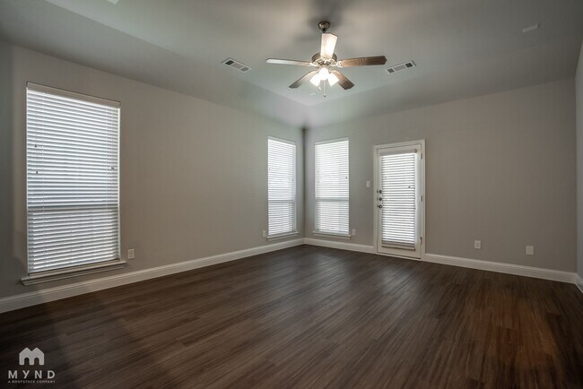 Photo - 3313 King Yon Wy