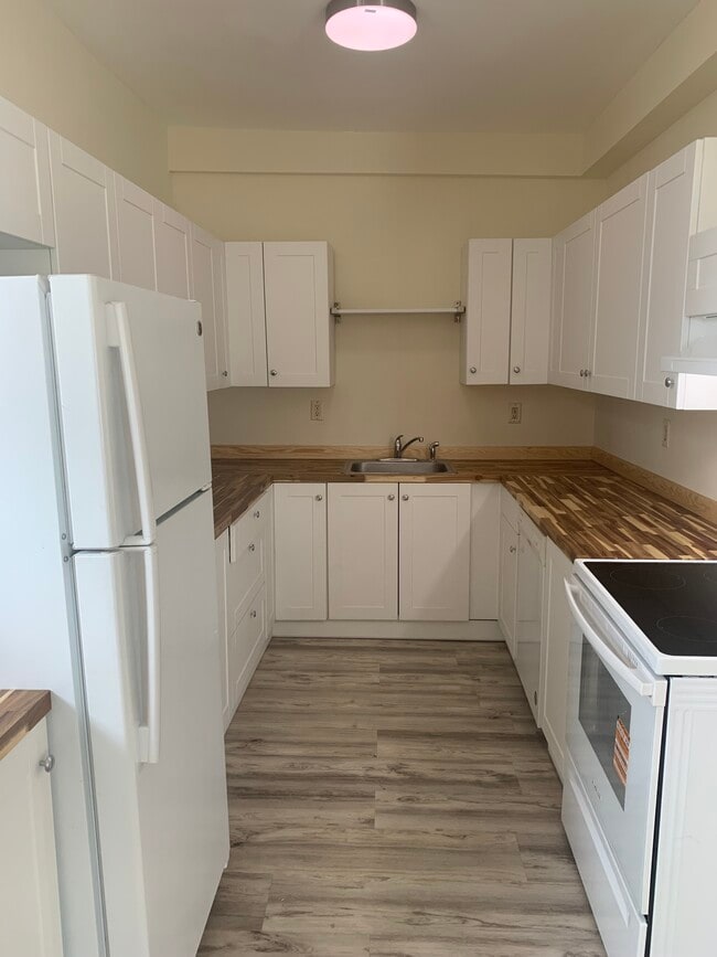 Building Photo - 464 Howe Ave Unit 3A Rental