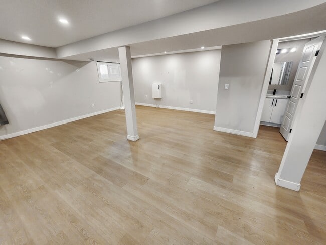 Photo - 6335-6334 4 St NW