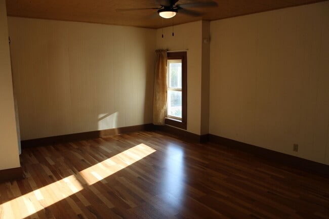 Building Photo - 200 N Lincoln St Unit 1
