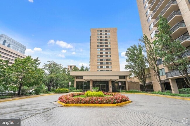 Building Photo - 3709 S George Mason Dr Unit 114 Rental
