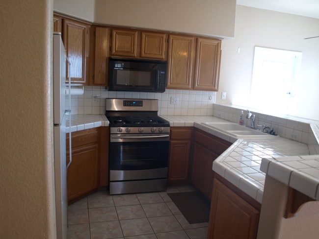 kitchen - 5225 W Reno Ave Unit 102