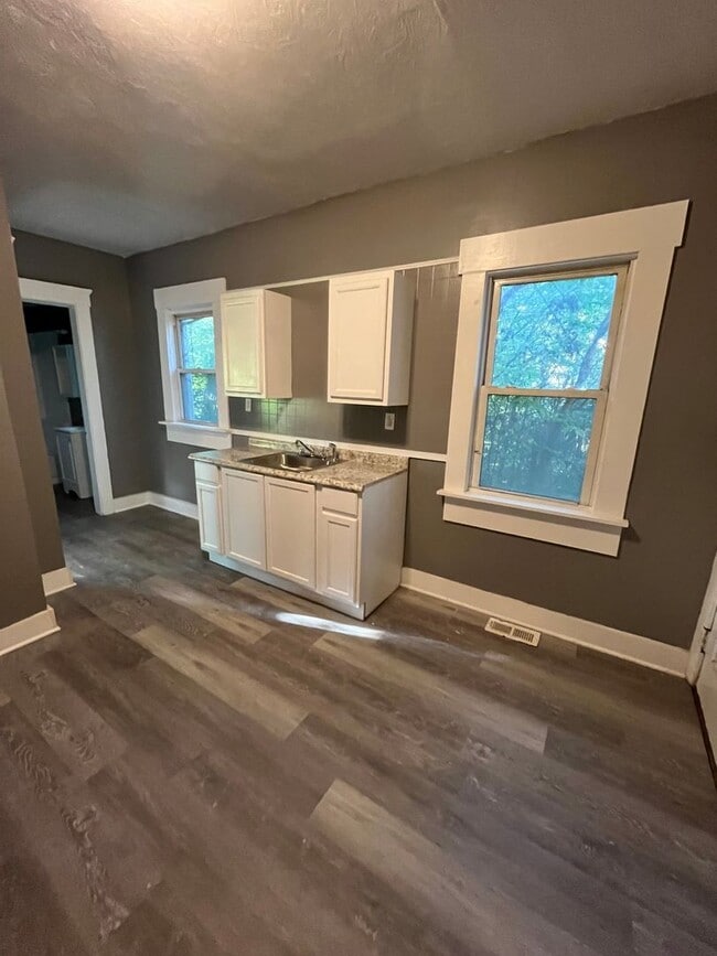 Photo - 7915 Linwood Ave Unit #1