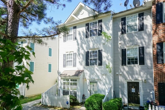 Building Photo - 8650 Neuse Landing Ln