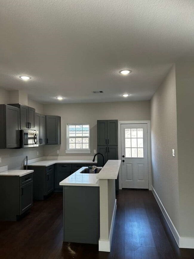 Photo - 704 Avenue I