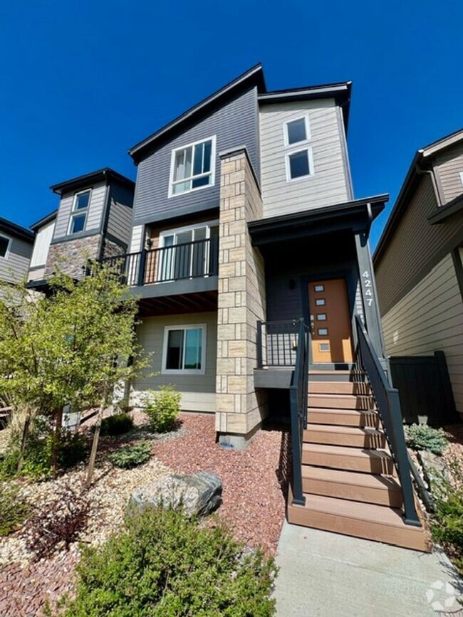 Building Photo - Gorgeous 3 Story Home in close to Cottonwo...