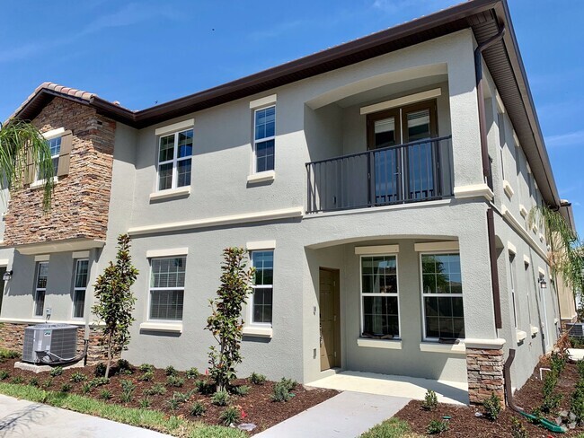 Building Photo - Incredible 5 Bedroom, 3 Bath Town home wit...