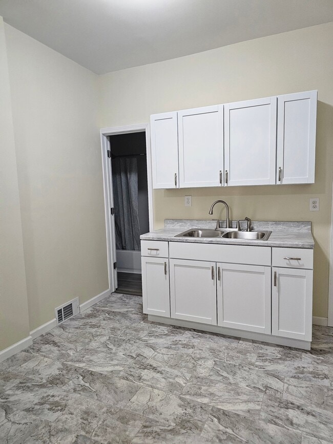 Photo - 419 Montrose St