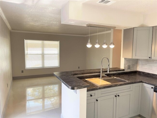 Photo - 7919 Lakeshore Dr