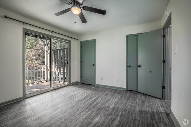 1BR,1BA -700SF