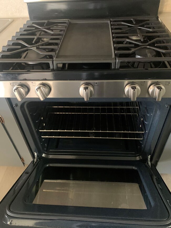 Photo - 3 bedroom, 1 bath- Duplex Unit 2419