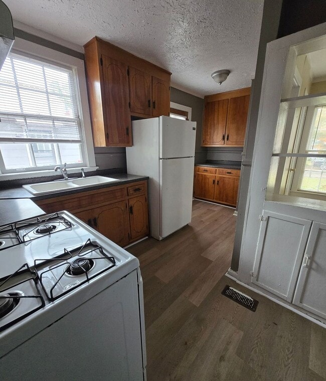 Photo - 823 Lockwood Ave