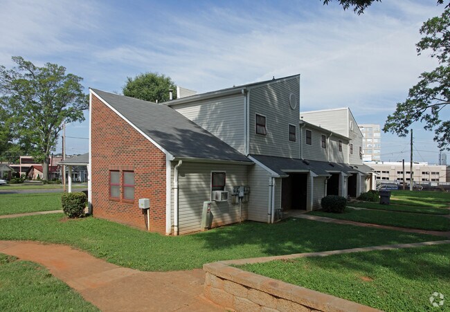 Photo - Tall Oaks Apartments