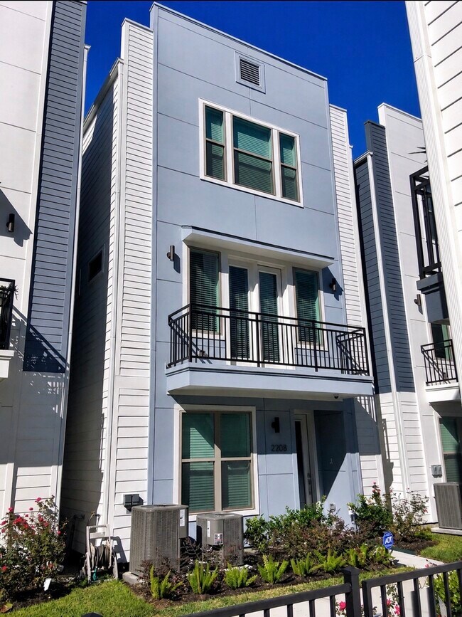 Photo - 2208 McGowen St