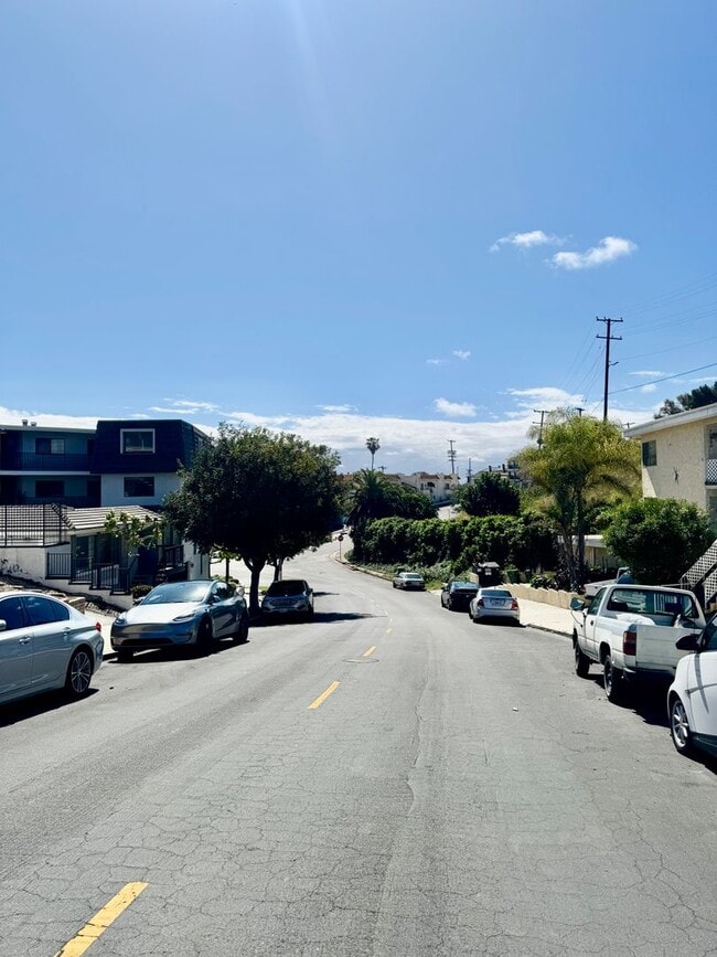 Photo - MOVE IN SPECIAL!!! $100 OFF THE RENT FOR THE 1ST 4 MONTHS!  SPACIOUS 2 BEDROOM / 1 BATHROOM.LARGE...