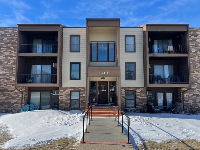 Building Photo - 4440 S Poplar St Rental