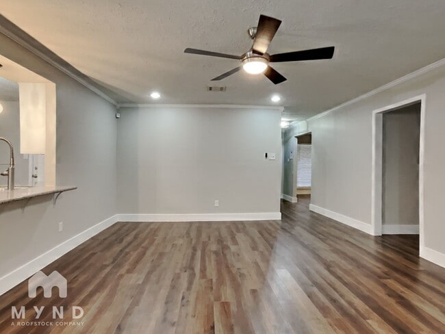 Photo - 1914 Meadow Creek Dr