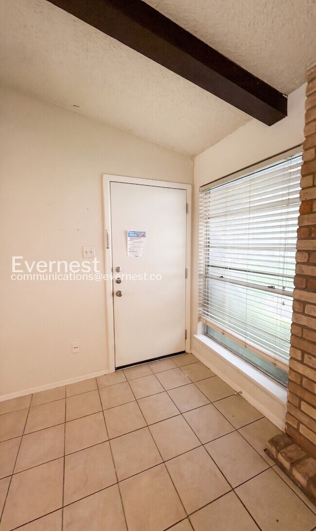 Photo - 204 W William Cannon Dr