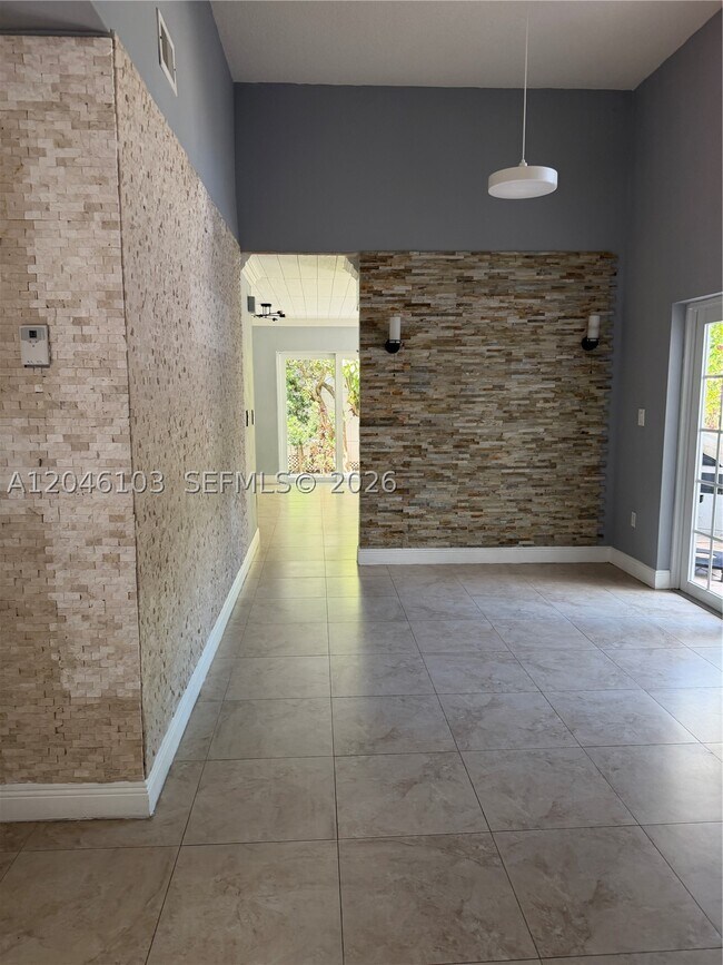 Photo - 616 SW 88th Pl E
