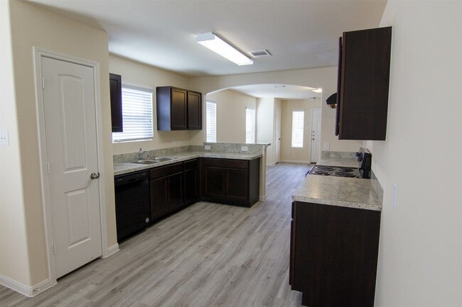 Building Photo - 8518 Middleton Oaks Cir