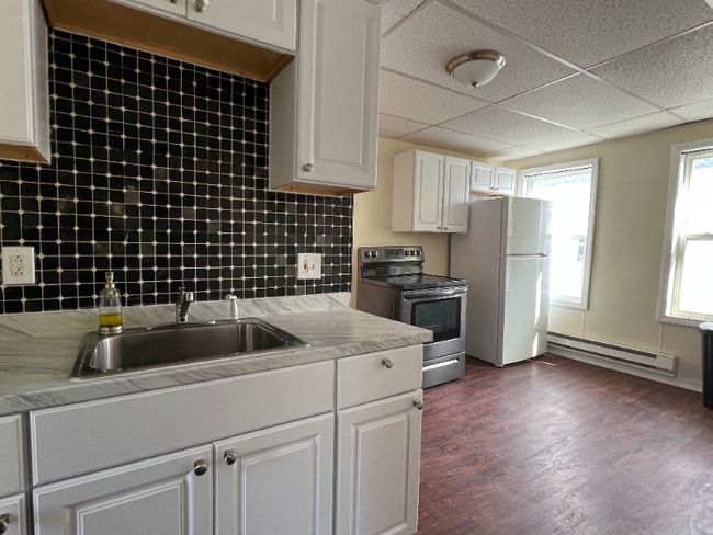 Building Photo - 42 Houghton St Unit 2 Rental