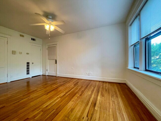 4415 Pershing Ave.