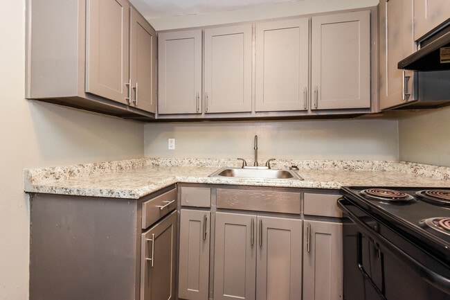 Photo - 1984 Wellbourne Dr NE