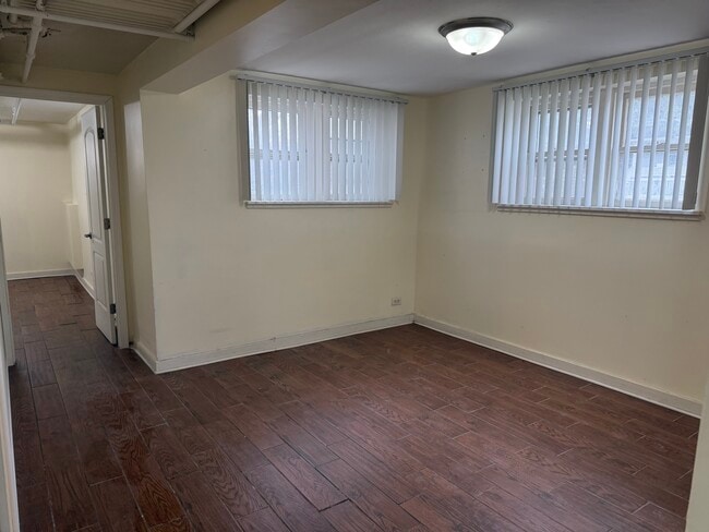 Building Photo - 58 Lincoln Ave Unit Garden