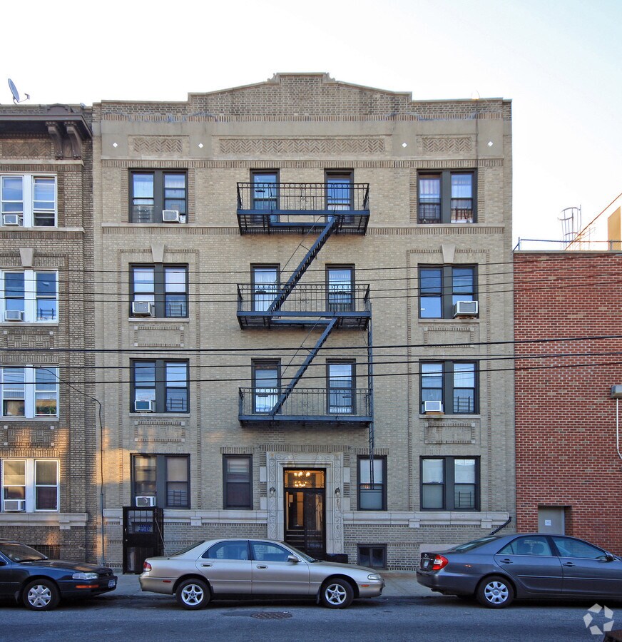 Photo - 39-31 24th St Apartments