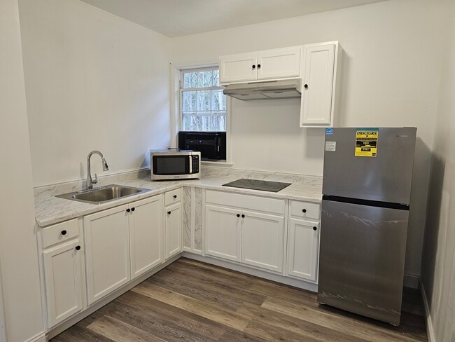 Kitchen - 144 Shenandoah Ln