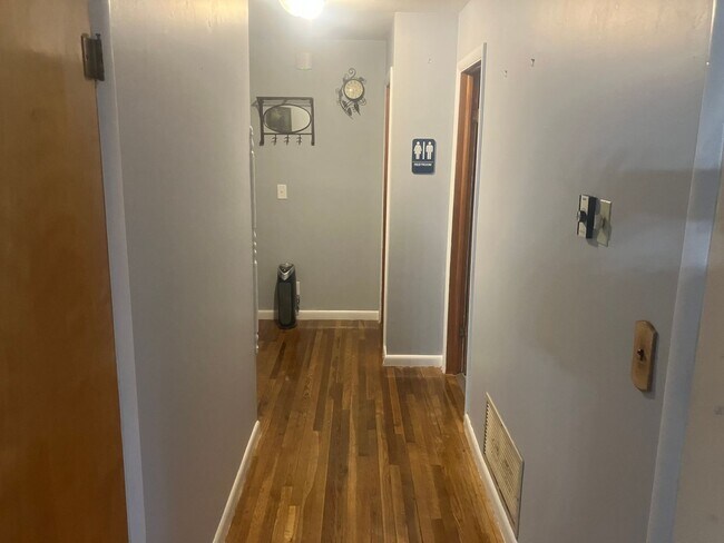 Photo - Fully furnished three bedroom for short term