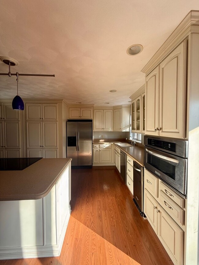 Photo - Beverly Manor 946 Unit 1