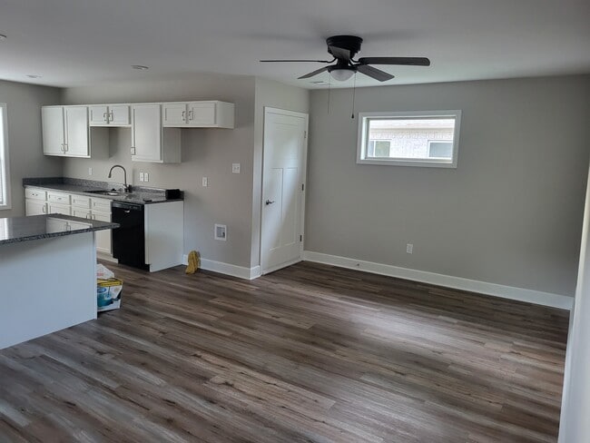 Living room - 1503 S Bailey St Unit 1501