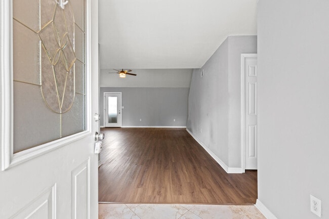 Photo - 380 Riverchase Blvd