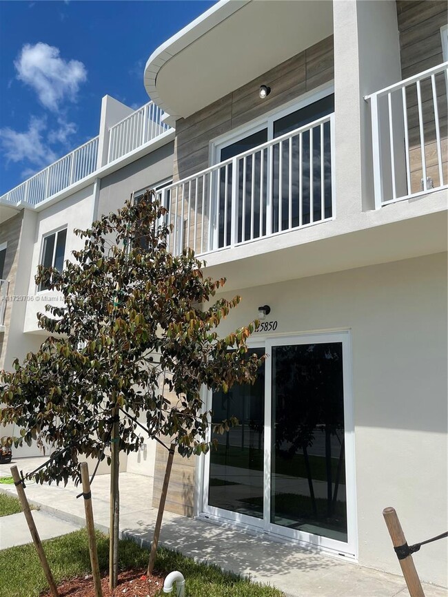 Photo - 25850 SW 144th Ave Townhome