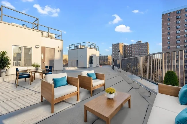 Nice room in a good neighborhood