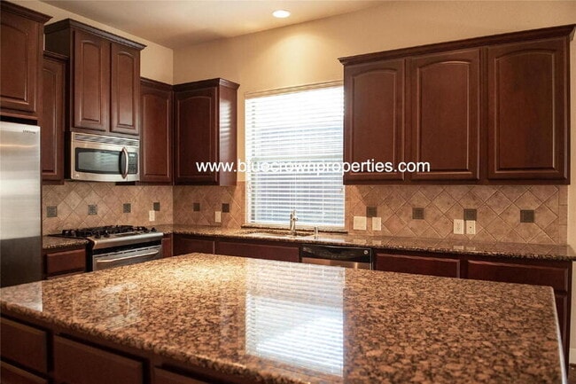 Photo - 2410 Knight St