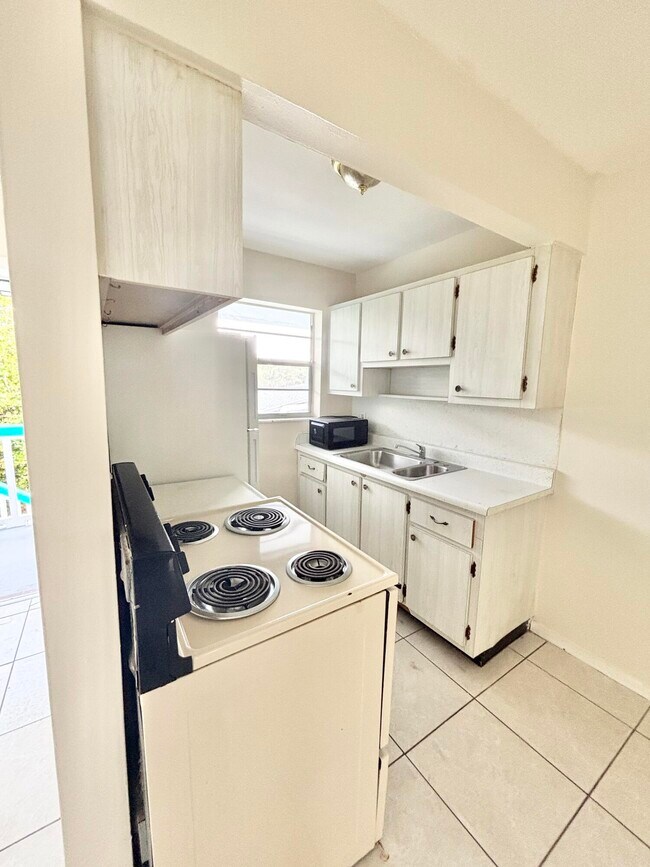 1111 N Federal Hwy Unit 5