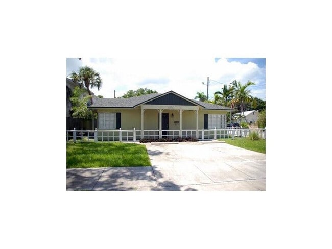Building Photo - 1200 W Las Olas Blvd Unit 1-4