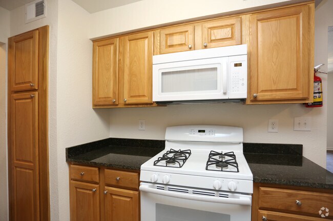 3BR, 2BA - 1,371 SF