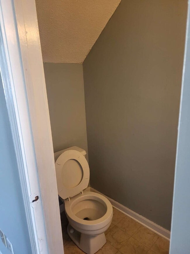 Photo - "Charming Goose Creek Townhouse: Cozy 2-Bedroom Retreat with Fireplace!" Unit 9