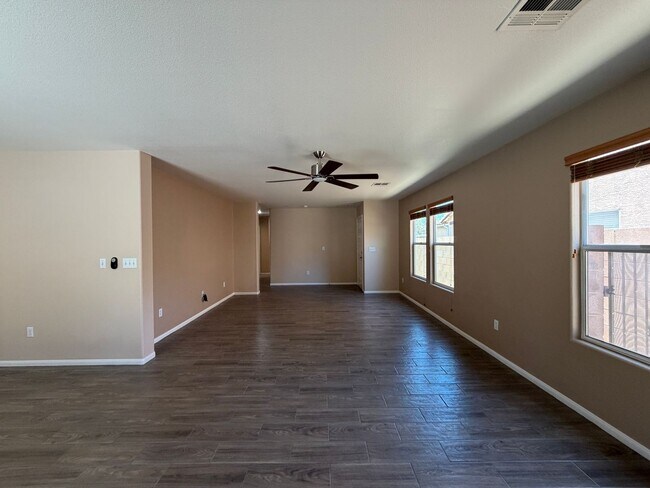 Photo - SPACIOUS SINGLE STORY HOME IN SOUTHERN HIGHLANDS WITH NEW KITCHEN APPLIANCES