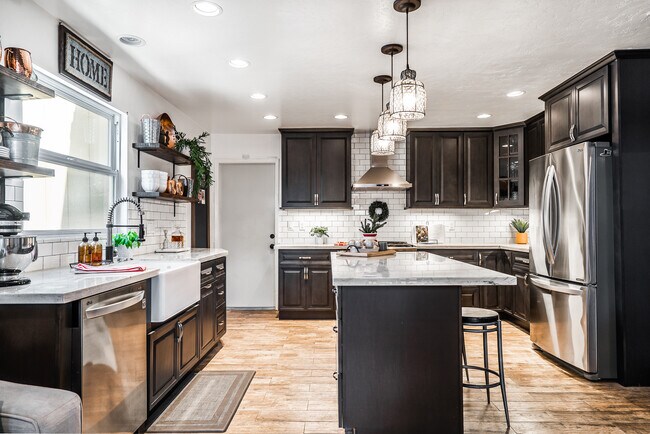 Photo - 8511 Fensmuir St