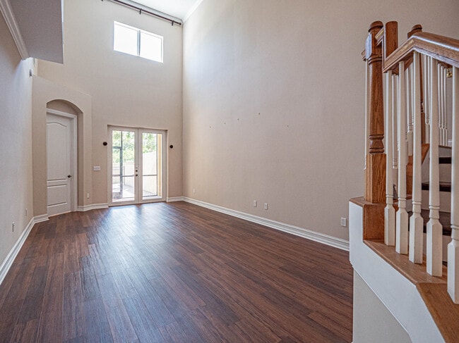 Photo - 1875 Bridgepointe Cir